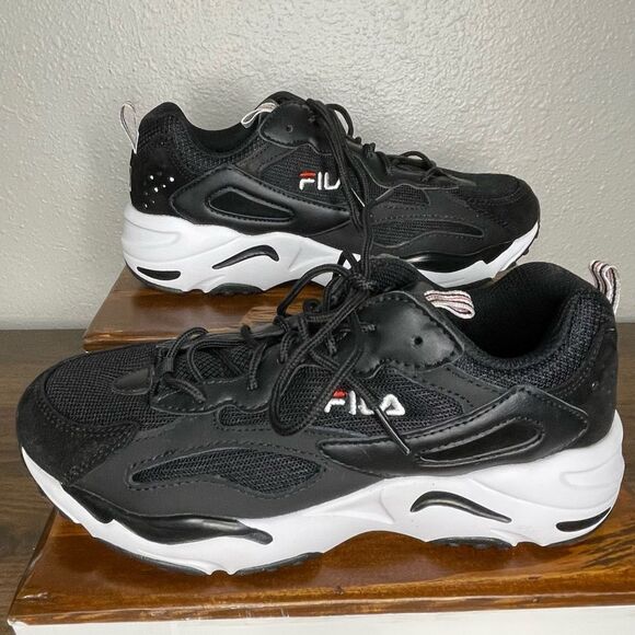 NWOT Fila Ray Tracer Chunky Sneakers Black and White Size 7 - Picture 1 of 10